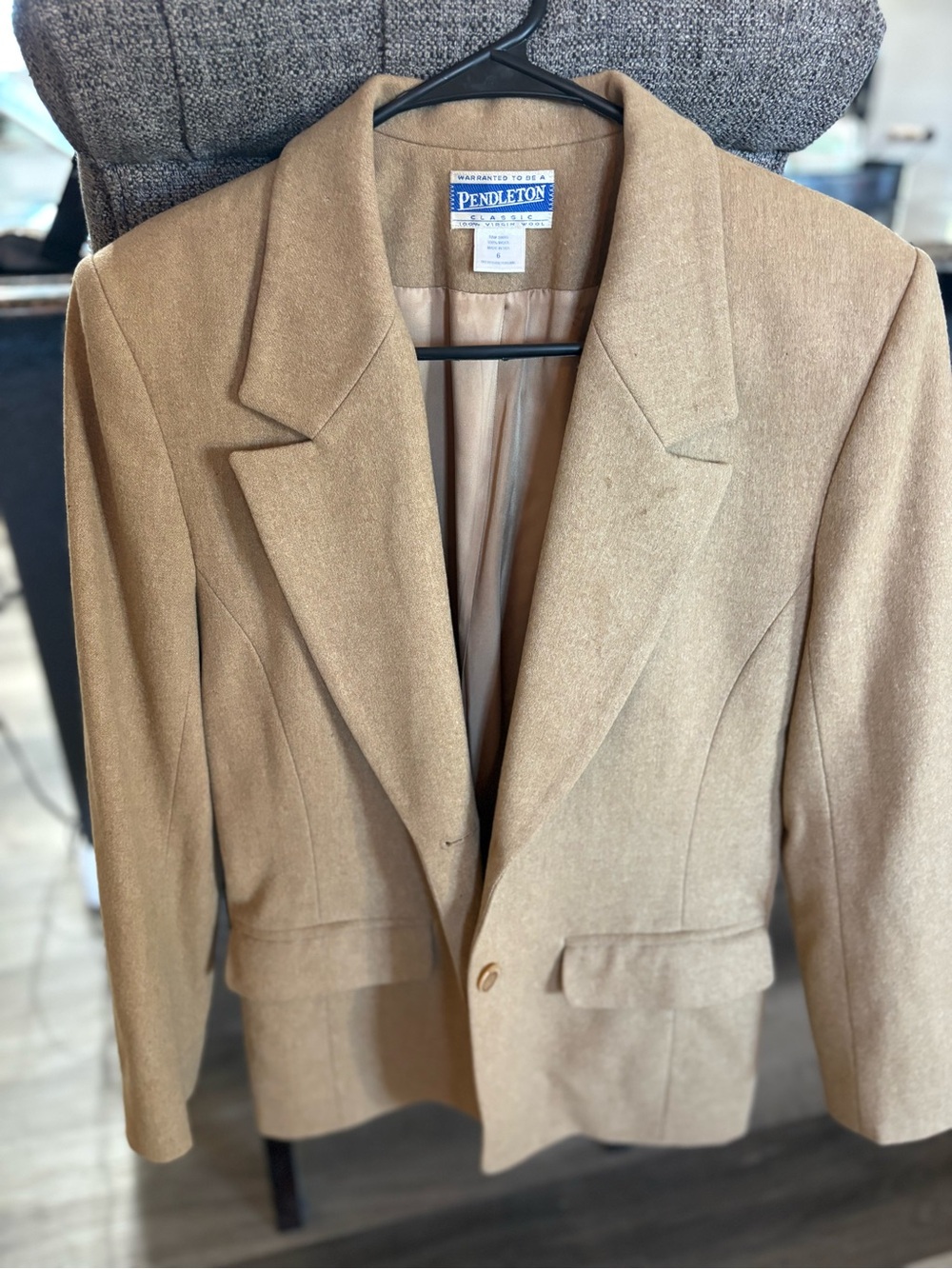 Vintage Pendleton Women’s Tan Button Blazer size 6. 100% Virgin wool